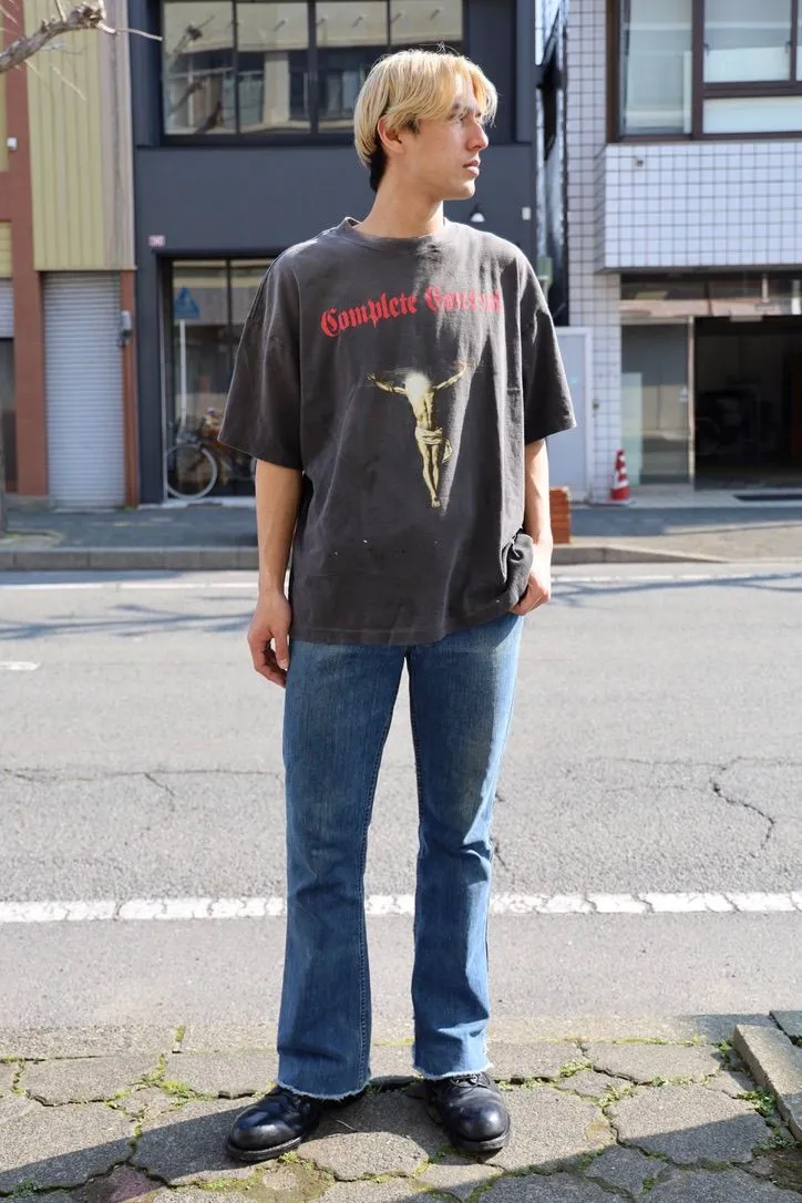 SAINT Mxxxxxx × Kosuke Kawamura KK_SS TEE/COMPLETE CONTRL/BLK KK joint model Jesus AK submachine gun cross printed TEE Washed black S-XL KK joint model's creative Jesus cross has never disappointed. Faded and washed with sulfur dye to make it distressed. Hole treatment. Printing is repeatedly revised and sketched. Extremely restored ZP. Cylindrical side seam high weight fabric. Stiff and comfortable. Correct accessories. Customized co-branded wash mark/little angel mark, top purchasing agent level